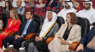 سعود بن صقر يحضر العرض الخاص لفيلم “بناة قصر الحمراء” ويبرز دوره في دعم الإنتاج السينمائي الإماراتي